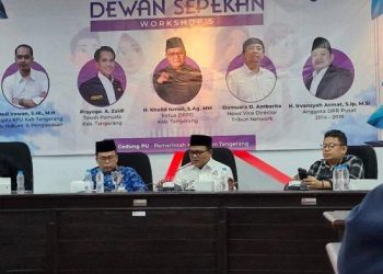 Ketua-DPRD-Kabupaten-Tangerang-Kholid-Ismail-baju-putih